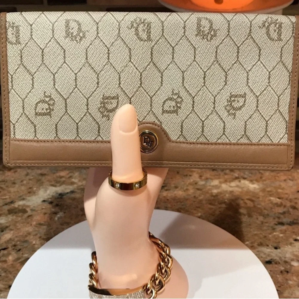 Dior classic wallet